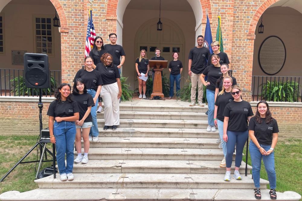 Students standing on steps of Wren Building to administer the Honor Pledge to incoming students.